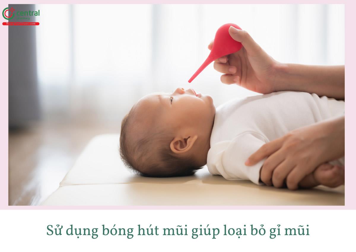 Sử dụng bóng hút mũi giúp loại bỏ gỉ mũi cho trẻ