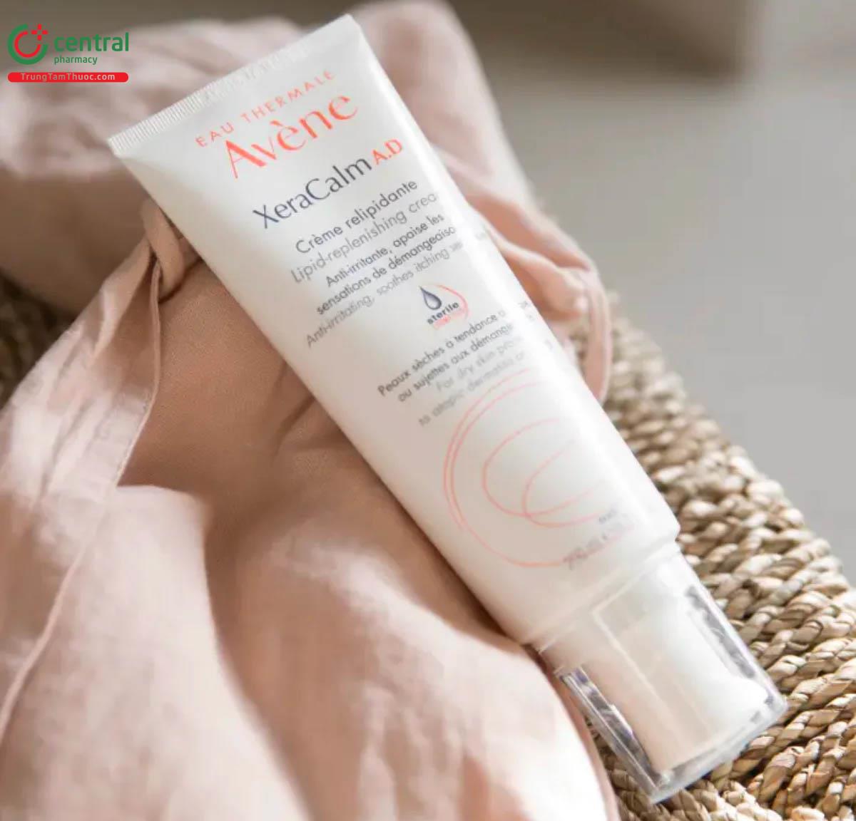 Avène XeraCalm A.D Lipid-Replenishing Cream giúp dưỡng ẩm cho da