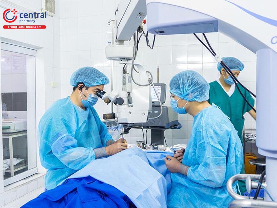 Phác đồ quản lý, lựa chọn phẫu thuật cho bệnh nhân sụp mi mắt
