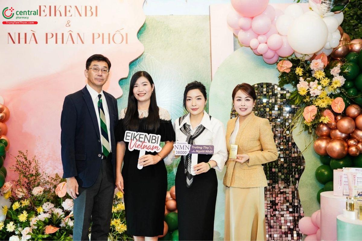 Tiệc họp mặt giữa Eikenbi và các đơn vị phân phối