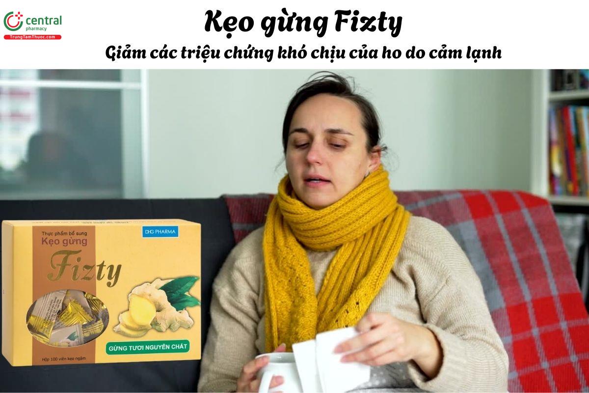 Thành phần Dịch chiết gừng (30 mg) (tương đương cồn gừng 173 mg) Tinh dầu gừng (0,6 mg) Đường, mạch nha Phụ liệu vừa đủ Dạng bào chế: Kẹo     Kẹo gừng Fizty có tốt không? Sản phẩm Kẹo gừng Fizty có công dụng có công dụng hỗ trợ kích thích tiêu hóa, thích hợp dùng khi gặp tình trạng ăn khó tiêu, đầy bụng hay chướng hơi. Sản phẩm còn giúp giảm cảm giác buồn nôn, nôn ói do say tàu xe, rối loạn tiêu hóa hoặc trong thời kỳ mang thai. Ngoài ra, Fizty hỗ trợ làm dịu những triệu chứng khó chịu ở họng do cảm lạnh như khản tiếng, ngứa rát, viêm hay đau họng. Đối tượng dùng Sản phẩm Kẹo gừng Fizty phù hợp cho trẻ em và người lớn. ==>> Xem thêm các sản phẩm: Viên Kẹo Ngậm Ho Streptana (24 Viên) giúp hỗ trợ bổ phế, giảm ho Kẹo gừng Fizty cách sử dụng Liều dùng Ngậm 1-2 viên mỗi lần, tối đa không quá 10 viên trong một ngày. Cách dùng Trẻ nhỏ khi dùng sản phẩm Kẹo gừng Fizty cần có sự giám sát của người lớn. Chống chỉ định  Không dùng Kẹo gừng Fizty cho người dị ứng hay mẫn cảm với bất kỳ thành phần nào trong sản phẩm. ==>> Xem thêm các sản phẩm: Viên ngậm Propamin DV: Giảm ho, giảm đau và ngứa rát cổ họng  Tác dụng phụ  Chưa có báo cáo trường hợp nào gặp tác dụng phụ khi dùng Kẹo gừng Fizty, tuy nhiên người dùng cần lưu ý nếu có bất cứ bất thường nào sau khi dùng Kẹo gừng Fizty hãy ngừng dùng sản phẩm để tìm hiểu nguyên nhân. Tương tác Chưa có thông tin về tương tác giữa Kẹo gừng Fizty với các sản phẩm khác khi dùng cùng. Lưu ý khi sử dụng và bảo quản Lưu ý và thận trọng Sản phẩm Kẹo gừng Fizty không phải thuốc do đó không có tác dụng thay thế thuốc điều trị. Dùng Kẹo gừng Fizty không quá 10 viên mỗi ngày. Bảo quản  Bảo quản Kẹo gừng Fizty nơi thoáng mát, tránh ánh sáng trực tiếp từ mặt trời. Sản phẩm thay thế Nếu sản phẩm Kẹo gừng Fizty hết hàng, quý khách hàng vui lòng tham khảo  Kẹo gừng VietNat có đường (hộp 30 viên) do ÔNG TY CỔ PHẦN THIÊN NHIÊN VIỆT sản xuất, chứa Cao gừng, tinh dầu gừng, có công dụng làm ấm vị, hỗ trợ giảm tình trạng nôn, chướng bụng. Hoặc sản phẩm Gutaca đến từ thương hiệu ADC, chứa dịch chiết xuất Gừng, tinh dầu dừng và quế, có công dụng hỗ trợ iảm tình trạng nôn, chướng bụng Tác dụng của các thành phần   Dịch chiết gừng có tác dụng kích thích tiêu hóa, giúp giảm đầy bụng, khó tiêu và hỗ trợ làm ấm cơ thể, ngoài ra nó cũng giúp cải thiện tình trạng buồn nôn, nôn ói do say tàu xe hoặc rối loạn tiêu hóa. Tinh dầu gừng mang lại hiệu quả làm dịu cảm giác khó chịu ở dạ dày, hỗ trợ giảm co thắt đường tiêu hóa, đồng thời giúp kháng viêm nhẹ và giữ ấm, nhờ đó góp phần làm giảm các triệu chứng cảm lạnh, đau họng và ngứa rát cổ.  (n( Tác giả: T Winzenberg và cộng sự (Ngày cập nhật: năm 2013), Calcium and other nutrients during growth, Wiley Online Library. Truy cập ngày 4 tháng 9 năm 2025)n).  Kẹo gừng Fizty giá bao nhiêu? Kẹo gừng Fizty hiện nay đang được bán ở nhà thuốc online Trung Tâm Thuốc Central Pharmacy, giá sản phẩm có thể đã được cập nhật ở đầu trang. Hoặc để biết chi tiết về giá sản phẩm cùng các chương trình ưu đãi, bạn có thể liên hệ với nhân viên nhà thuốc qua số hotline để được tư vấn thêm. Kẹo gừng Fizty chính hãng mua ở đâu? Kẹo gừng Fizty mua ở đâu chính hãng, uy tín nhất? Bạn có thể mua thuốc trực tiếp tại Nhà thuốc Trung Tâm Thuốc Central Pharmacy tại địa chỉ: 85 Vũ Trọng Phụng, Thanh Xuân, Hà Nội. Hoặc liên hệ qua số hotline/ nhắn tin trên website để đặt thuốc cũng như được tư vấn sử dụng thuốc đúng cách.  Ưu điểm Sản phẩm Kẹo gừng Fizty chứa thành phần từ gừng tự nhiên giúp kích thích tiêu hóa, giảm đầy hơi, khó tiêu và chướng bụng. Sản phẩm dạng kẹo ngậm tiện lợi, dễ sử dụng mọi lúc, phù hợp cho nhiều đối tượng. Nhược điểm Sản phẩm Kẹo gừng Fizty không phù hợp cho người dị ứng với gừng hoặc tinh dầu gừng.