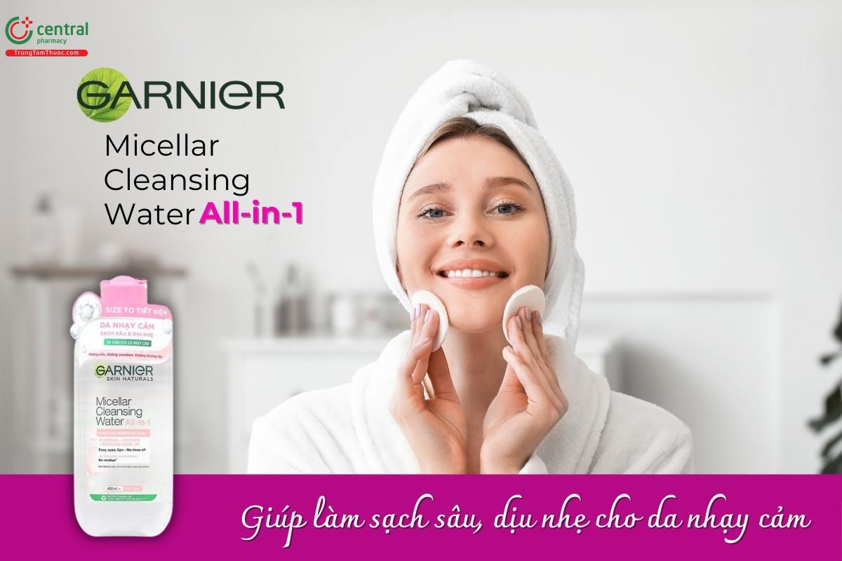 Nước tẩy trang Garnier Micellar Cleansing Water All in 1 với công thức dịu nhẹ, giúp làm sạch sâu, loại bỏ bụi bẩn, cặn trang điểm và mang lại làn da mềm mại, tươi sáng. 