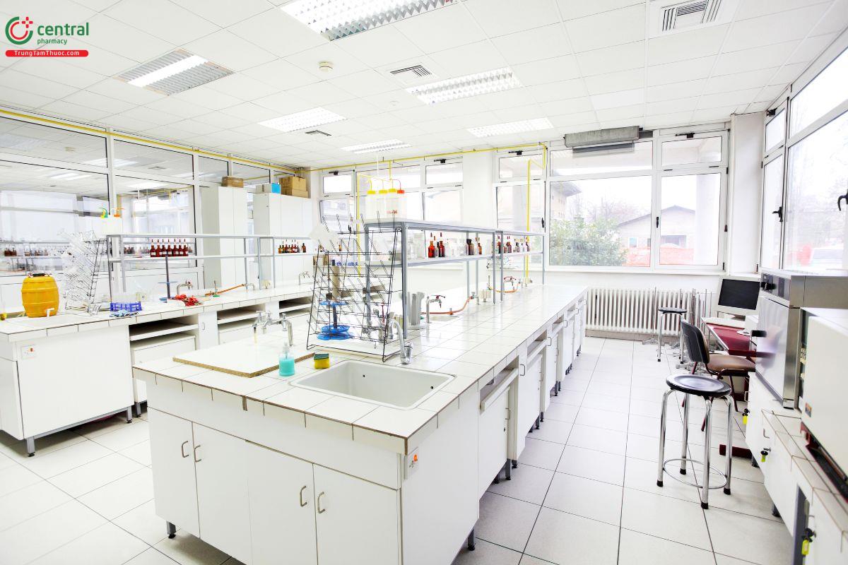Niche Beauty Lab sở hữu phòng nghiên cứu chuyên sâu (skin-science lab) cùng nhà máy sản xuất riêng biệt