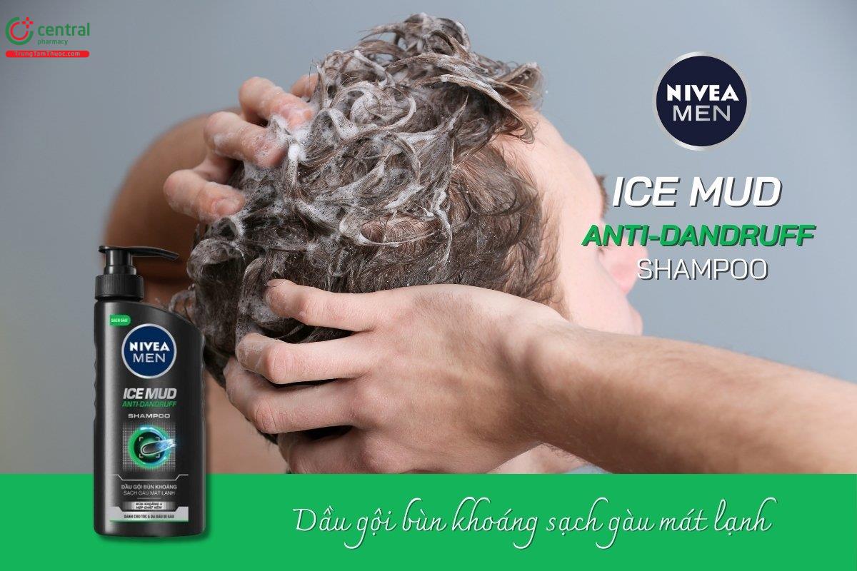 Dầu gội Nivea Men Ice Mud Anti-Dandruff ứng dụng công thức giàu khoáng chất từ bùn khoáng mát lạnh, mang đến khả năng làm sạch sâu, cuốn trôi bụi bẩn và bã nhờn trên da đầu.