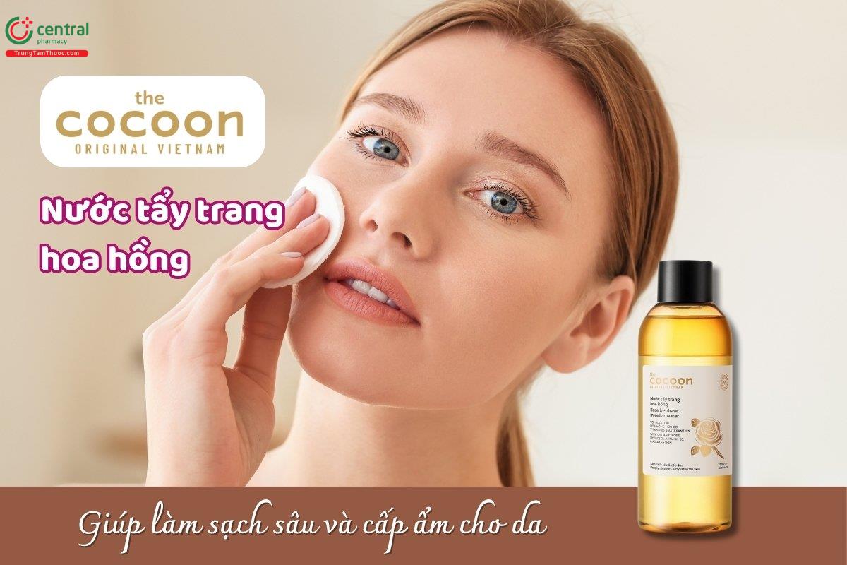 Nước tẩy trang hoa hồng Cocoon 310ml có thành phần chính là nước cất hoa hồng hữu cơ, có tác dụng loại bỏ nhanh lớp trang điểm lâu trôi, dưỡng ẩm và làm mềm da.