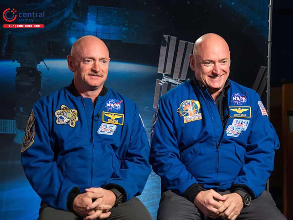 Cặp anh em song sinh Scott Kelly và Mark