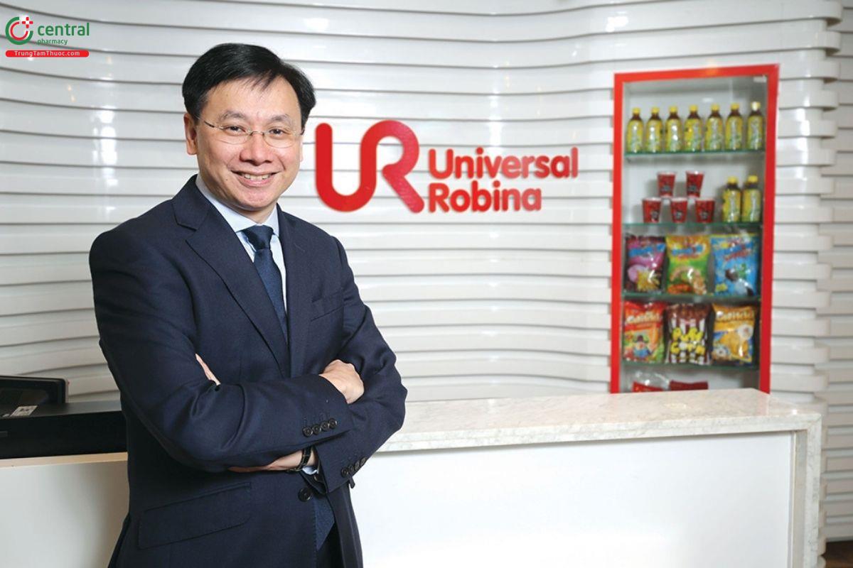 Ông Irwin Lee giữ chức vụ Chủ tịch kiêm CEO của Tập đoàn Universal Robina Corporation (URC)