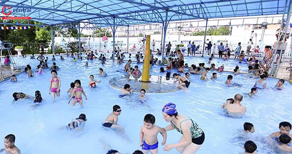 Trung bình, mỗi bể bơi công cộng chứa 60 lít nước tiểu