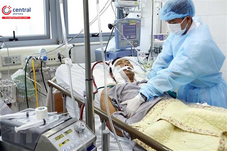 Bệnh nhân mắc cúm trong tình trạng nặng, phải hỗ trợ thở máy