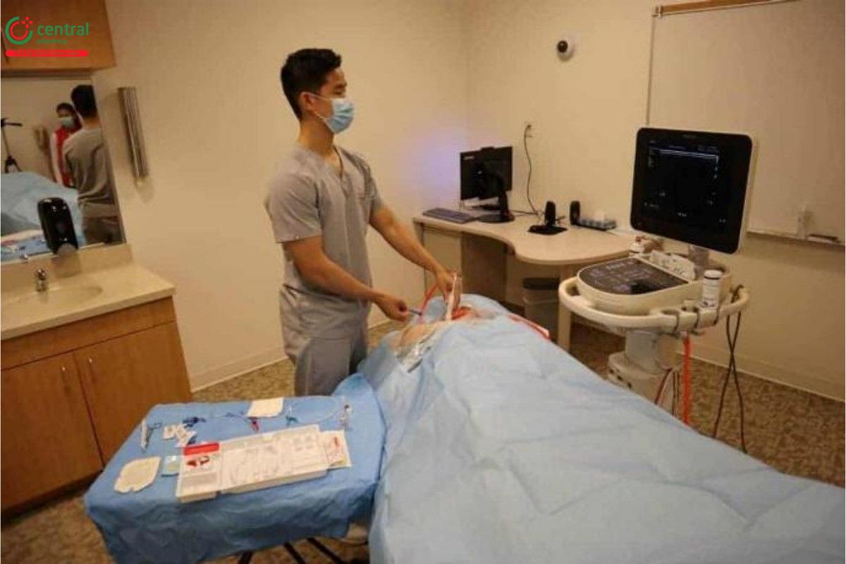 Vị trí bệnh nhân siêu âm TM dưới đòn