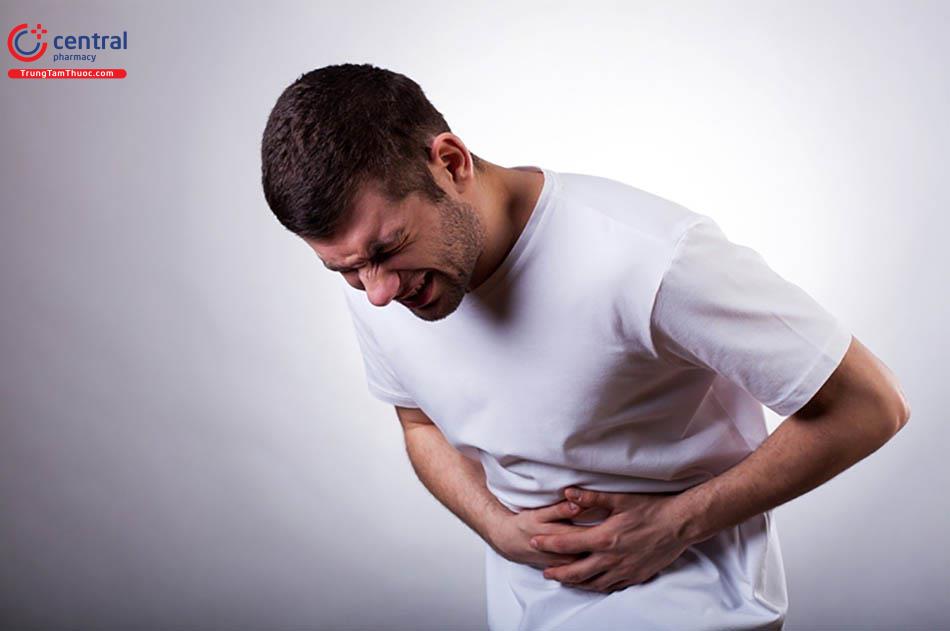 Đau bụng dữ dội là biểu hiện thường gặp nhất ở người bị viêm tụy cấp