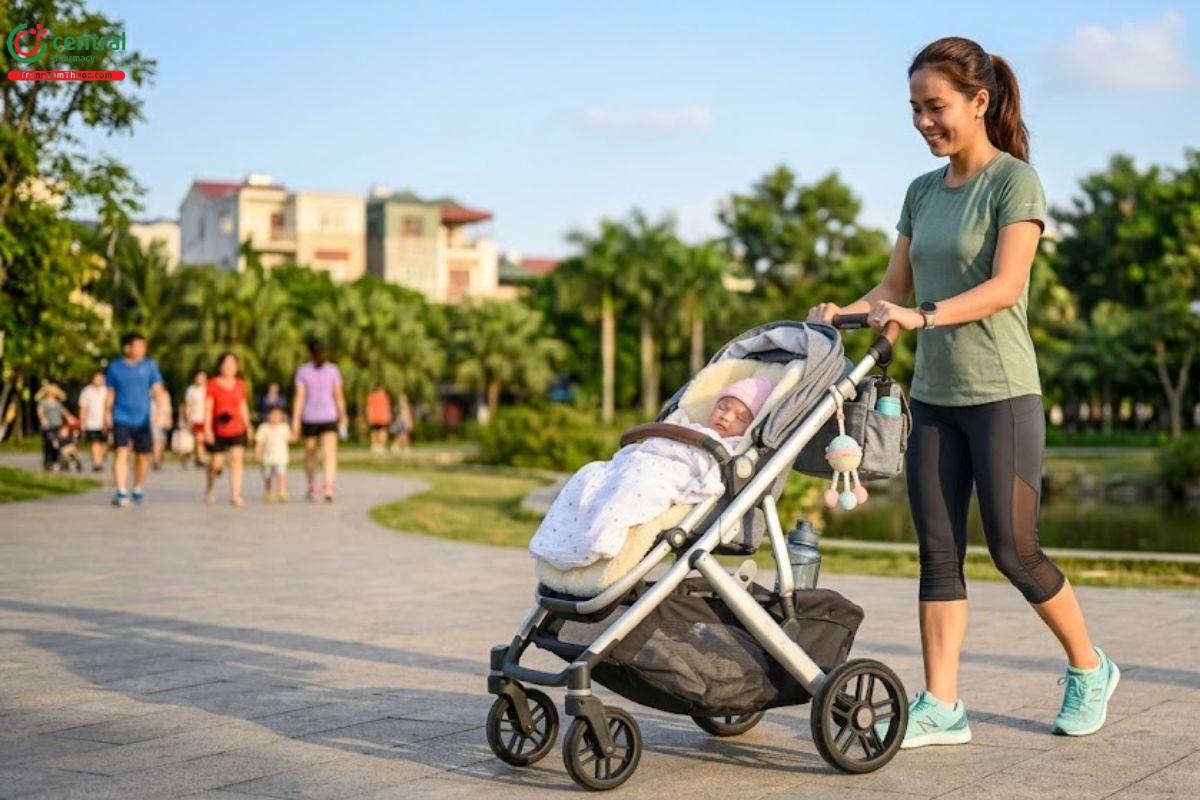 Đi bộ nhẹ nhàng giảm mỡ bụng sau sinh mổ