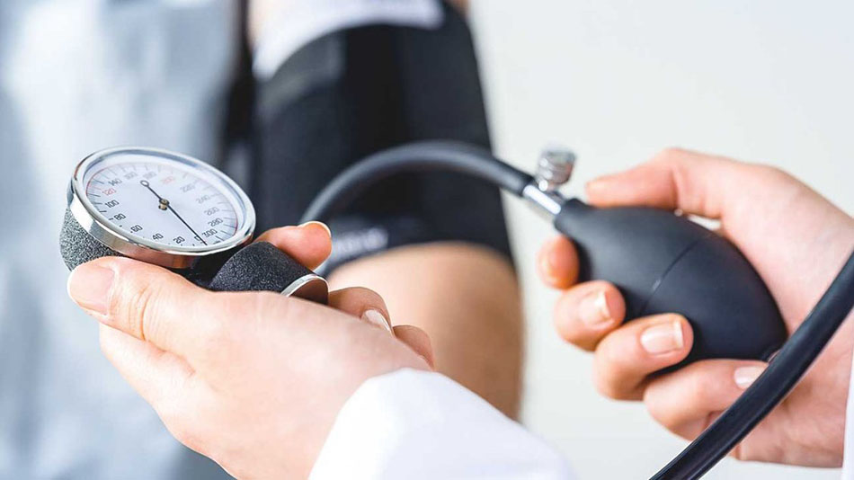 Đo huyết áp thường xuyên cho bệnh nhân sử dụng Corticoid