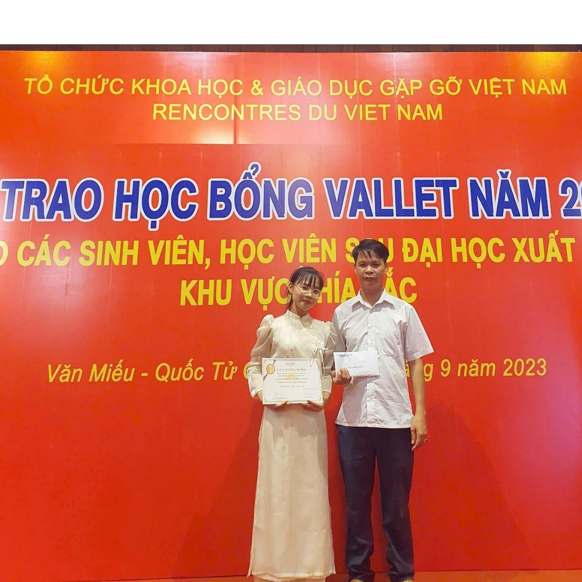 Dược sĩ Thu Hiền nhận nhiều giải thưởng, học bổng khi học tập