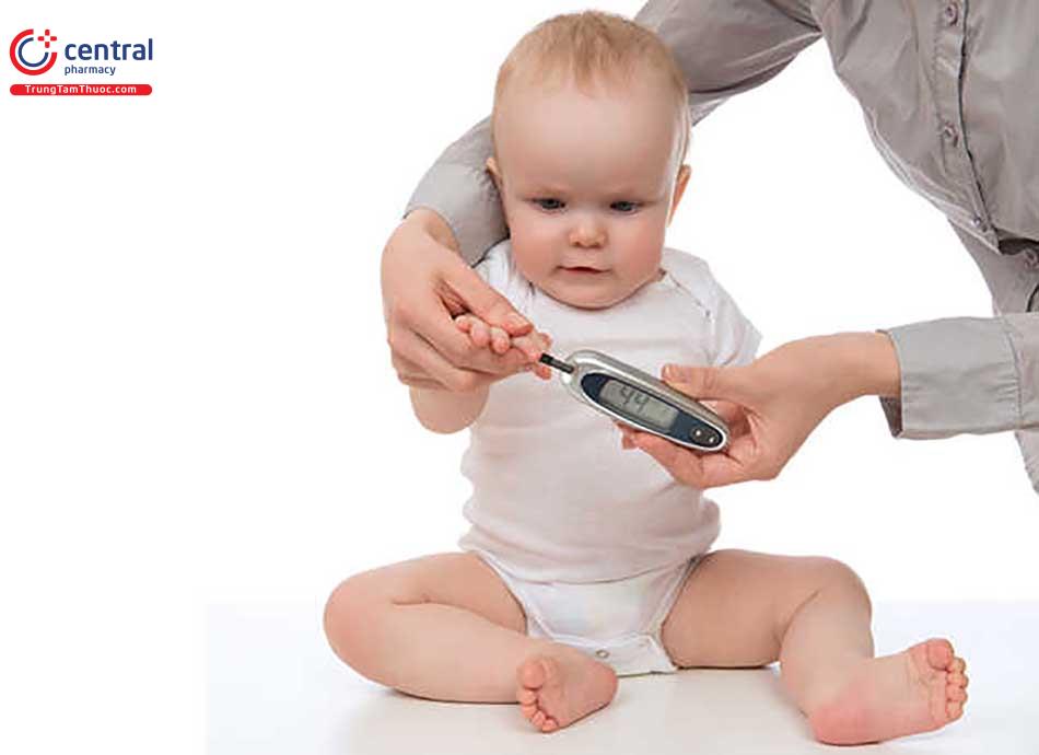 Kiểm tra đường huyết thường xuyên ở trẻ bị cường insulin