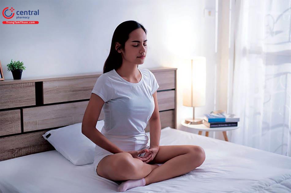 Ngồi thiên thư giãn giúp ngủ ngon giấc hơn