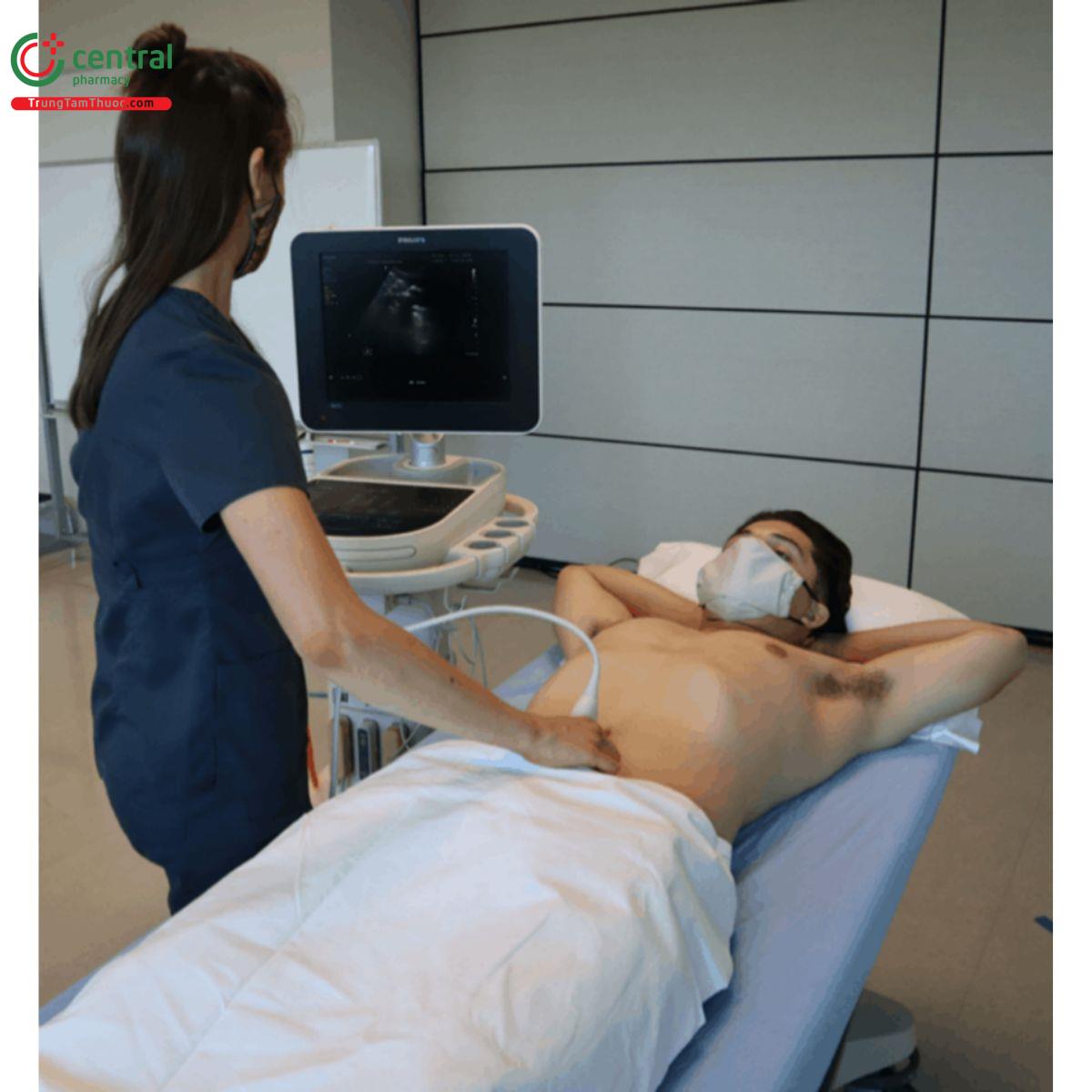 Vị trí bệnh nhân và máy siêu âm