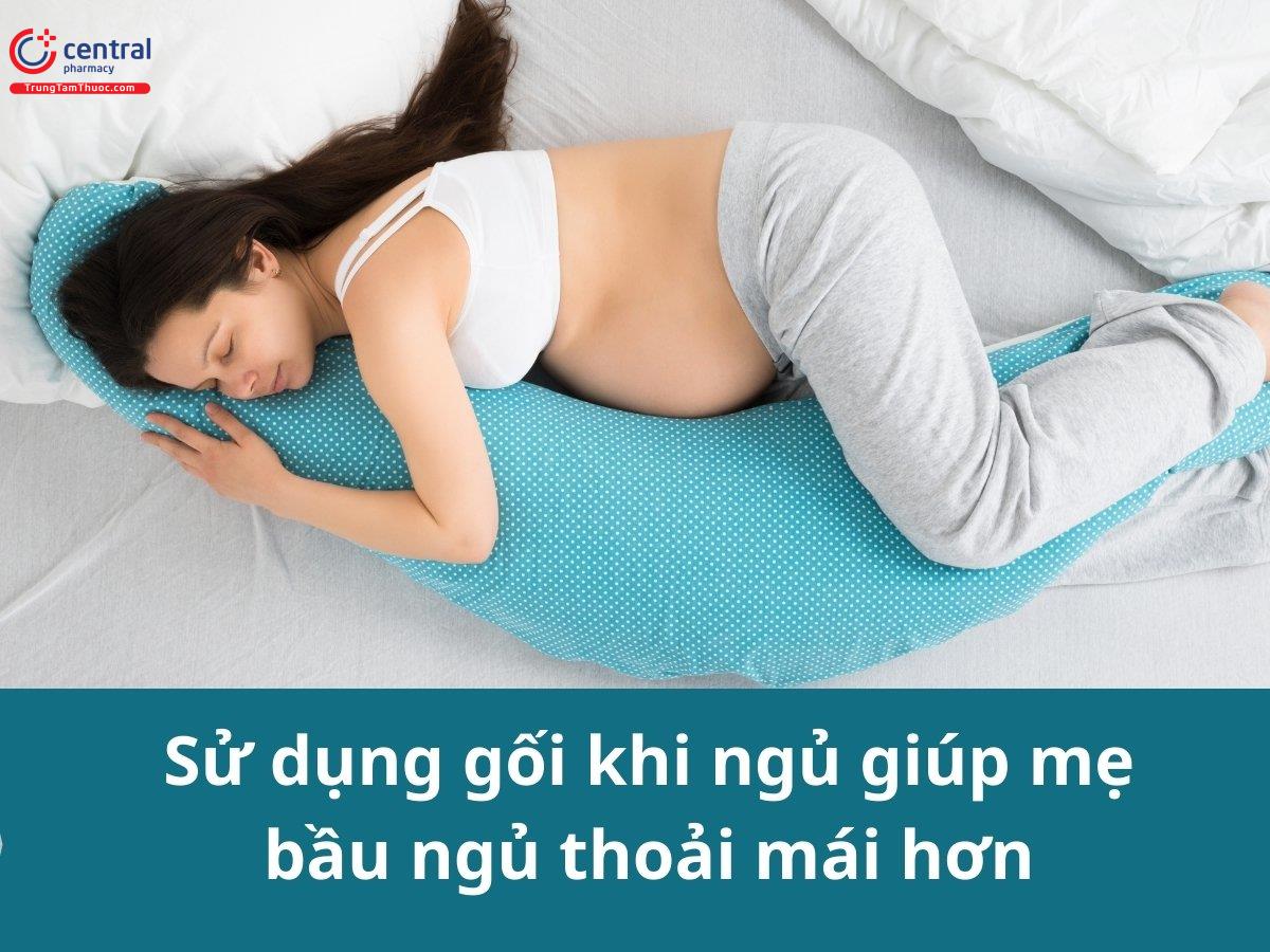 Khi ngủ mẹ bầu nên sử dụng gối mềm để thoải mái hơn