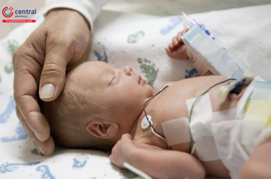 Có nhiều nguyên nhân gây suy hô hấp ở trẻ sơ sinh.