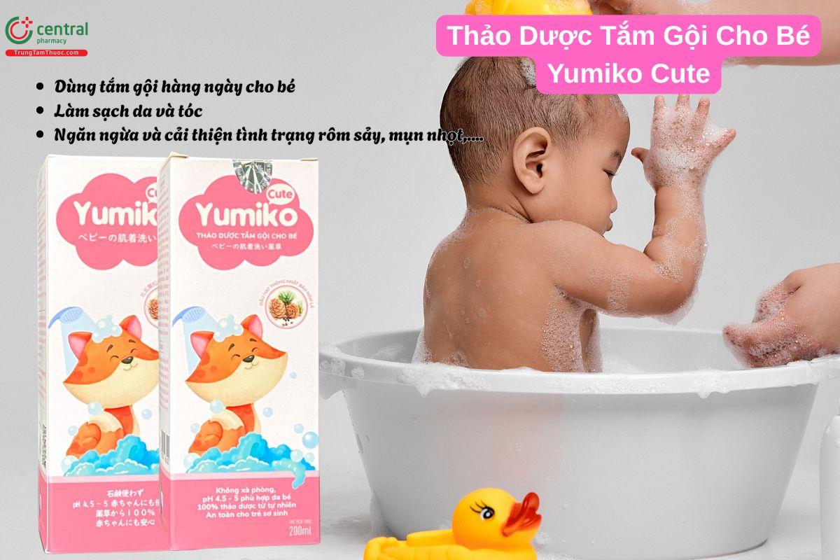 Thảo dược tắm gội cho bé Yumiko Cute duy trì độ ẩm cho da, ngăn ngừa và cải thiện tình trạng rôm sảy, cứt trâu,... ở trẻ