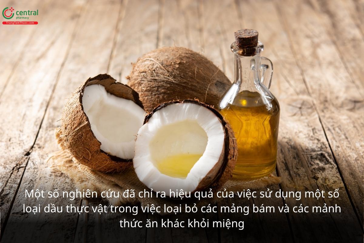 Có thể sử dụng dầu dừa hoặc dầu mè để ngậm và súc miệng