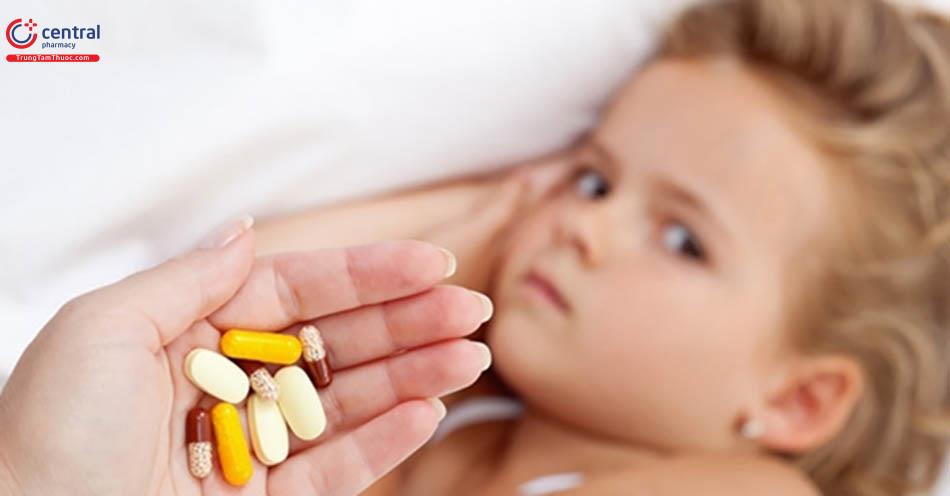 Dùng thuốc điều trị hội chứng thận hư ở trẻ