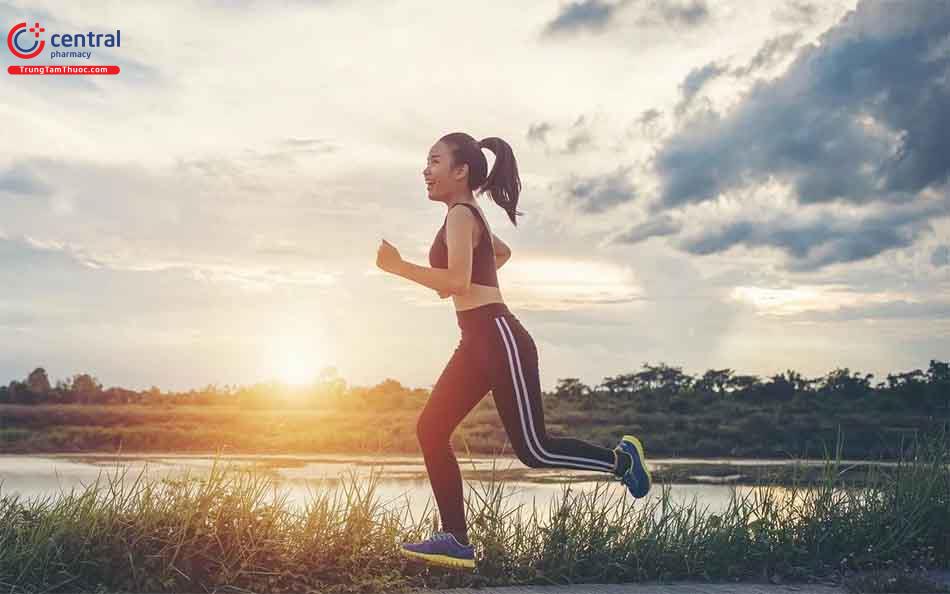Tập luyện thể dục nhẹ nhàng giúp cân bằng nội tiết