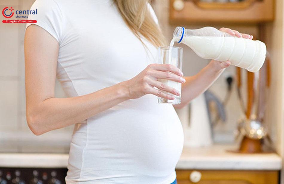 Uống sữa vào giai đoạn nào trong thai kỳ?