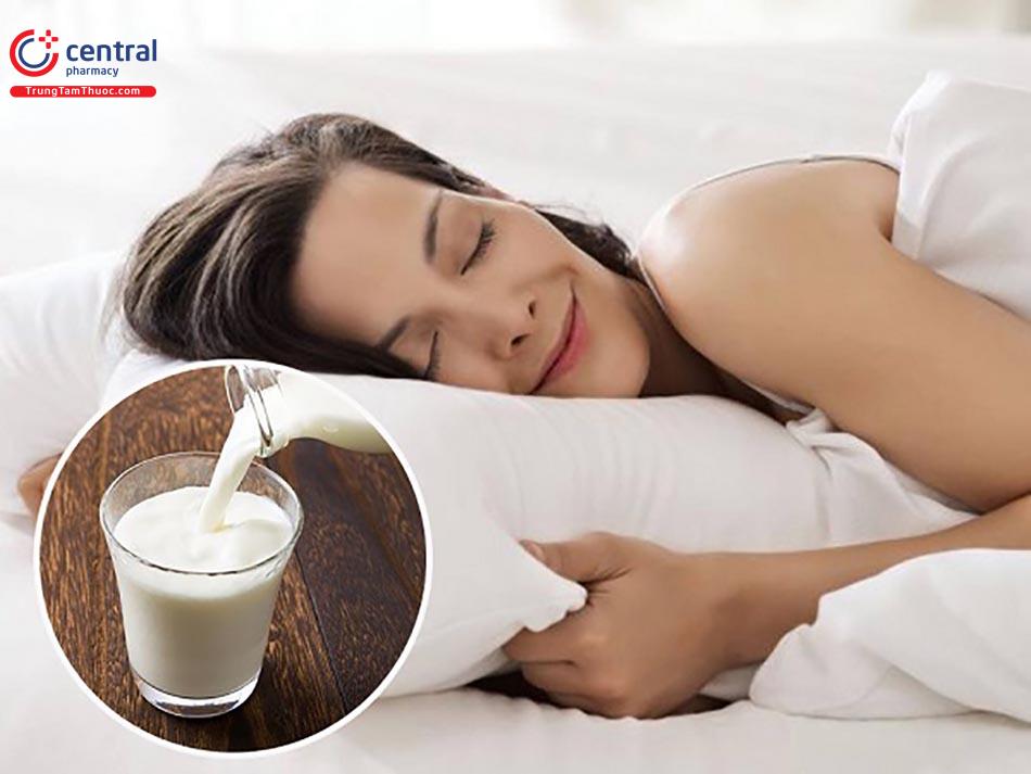 Uống sữa tươi trước khi ngủ khiến người dùng ngủ sâu hơn