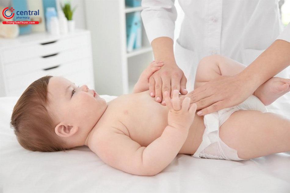 Cần tái khám định kỳ cho trẻ để kiểm tra chức năng đường ruột