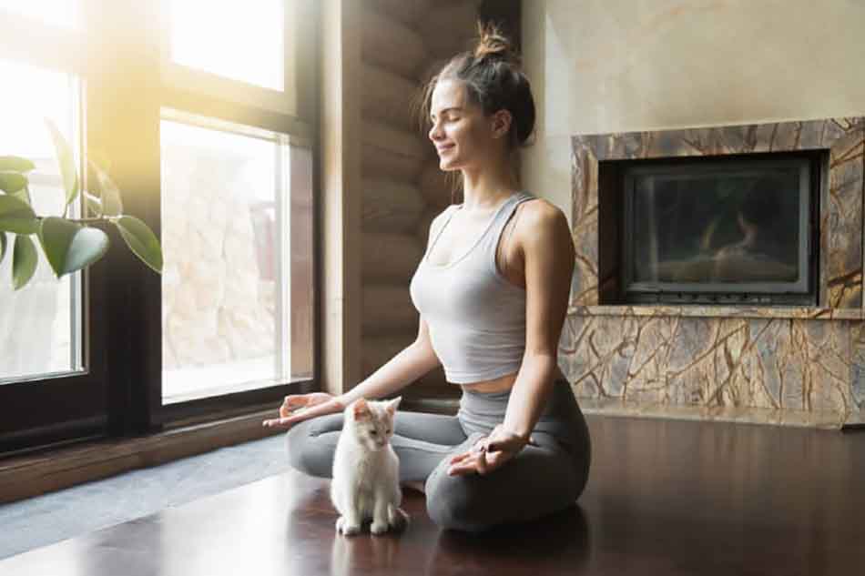 Yoga hay các phương pháp giúp thư giãn cũng giúp phòng ngừa và kiểm soát tình trạng đau nửa đầu