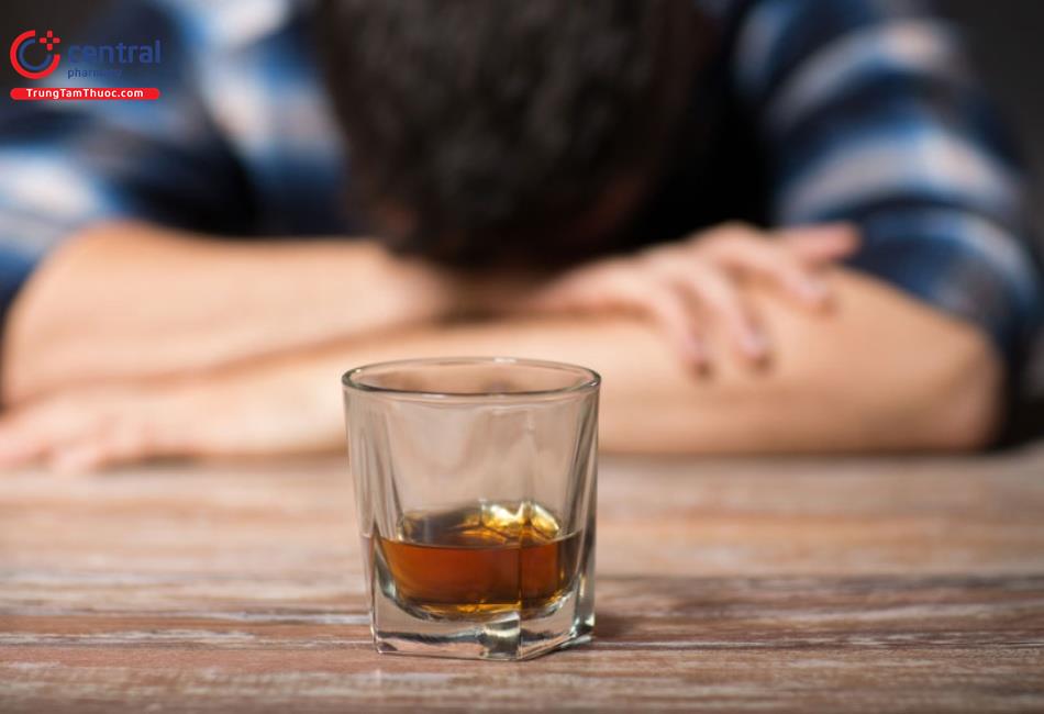 Nghiên cứu mới: Uống rượu trong thời gian dài khiến não bộ bị thu nhỏ