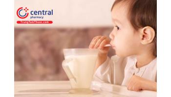 Cảnh báo: Trẻ uống quá nhiều sữa có thể bị thiếu máu và mất protein