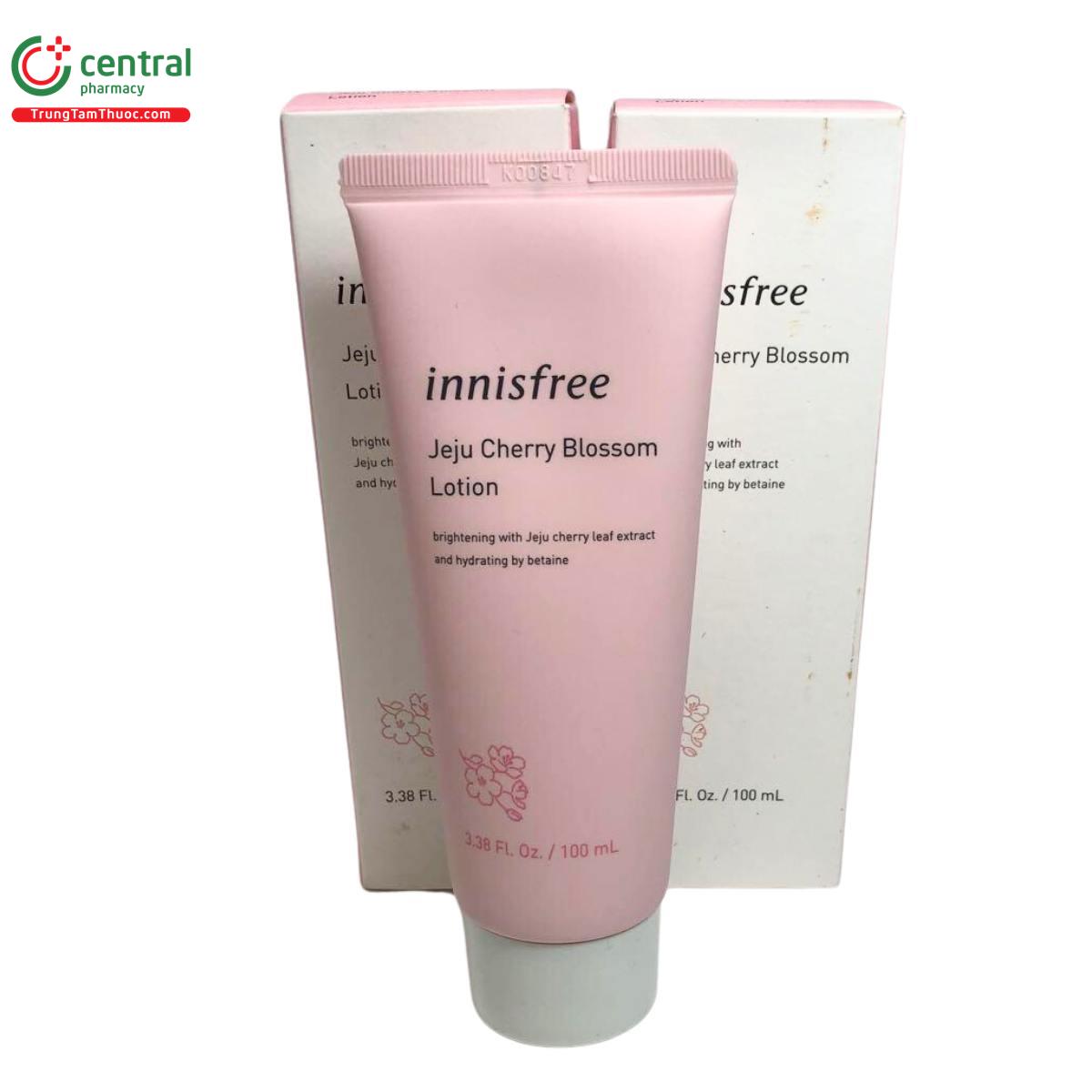 innisfree jeju cherry blossom jam cleanser 2 Q6846