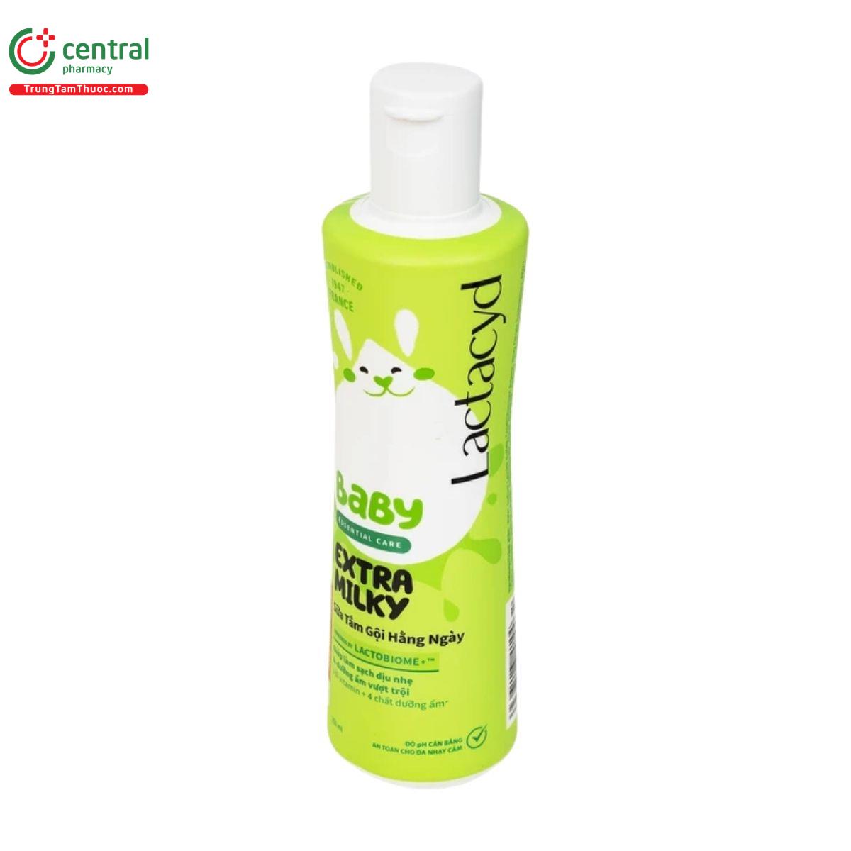 sua tam goi lactacyd baby extra milky 250ml 4 B0510