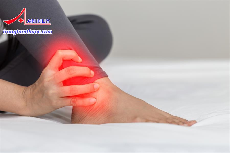 Viêm khớp nhiễm khuẩn do nhiễm vi khuẩn, vi rút, ký sinh trùng và nấm.