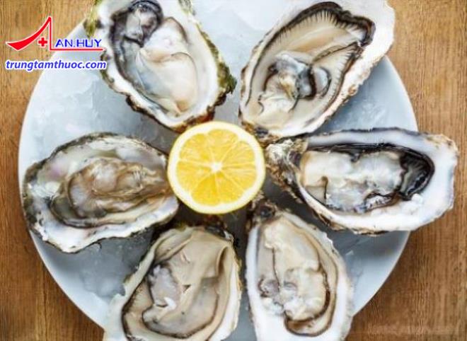 Hạn chế ăn hải sản sống giúp làm giảm nguy cơ nhiễm khuẩn Vibro Vulnificus.