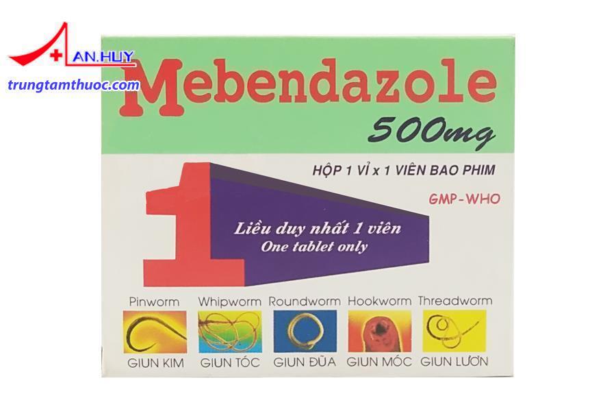 Dùng Mebendazol để điều trị nhiễm giun ở trẻ.