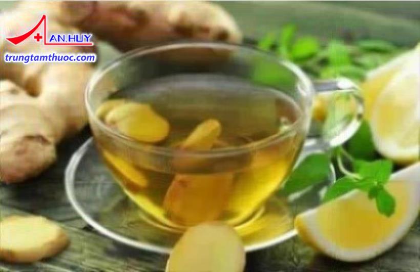 Sử dụng nước gừng tươi để hạ sốt.