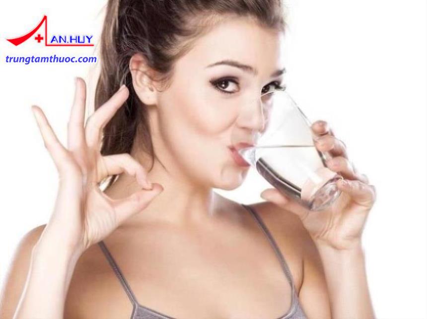 Uống đủ nước mỗi ngày