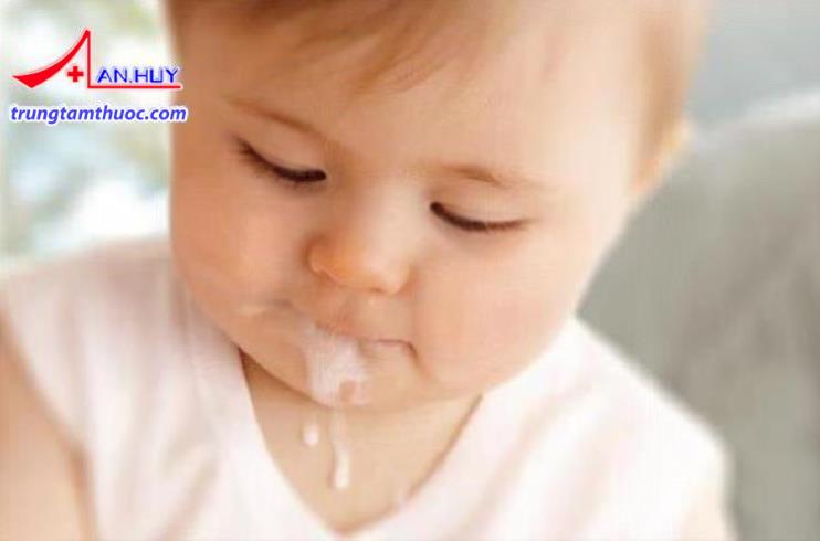 Trào ngược dạ dày thực quản bệnh lý có nhiều biến chứng cho trẻ.